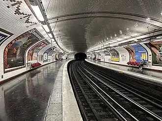 Les quais vus en direction de Mairie d'Aubervilliers.