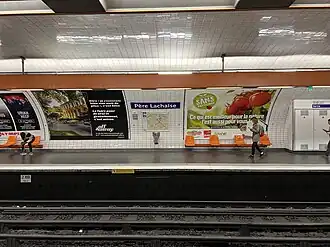 Vue transversale des quais.