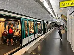 Une rame MF 01 à quai.