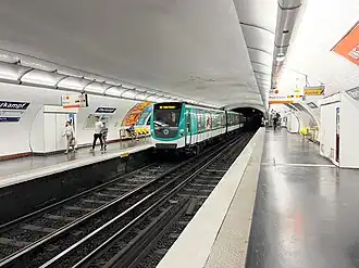 Entrée d'une rame MF 01 en direction de Bobigny.