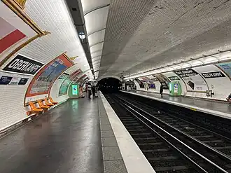 Les quais de la ligne 9.