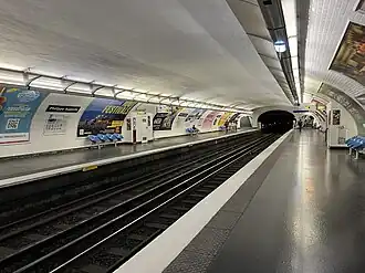 Les quais vus en direction de Porte Dauphine.