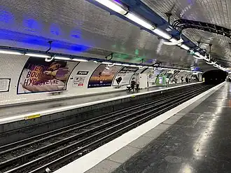 Les quais vus en direction de Porte Dauphine.