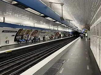 Quais de la ligne 2.
