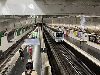 Vue d'ensemble des quais.