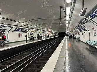 Les quais de la station.