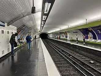 Vue d'ensemble des quais en direction de Gallieni.