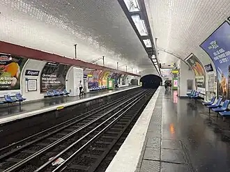 Les quais de la station, vus en direction de La Courneuve - 8 Mai 1945.