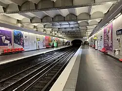 Les quais vus en direction de Porte Dauphine.