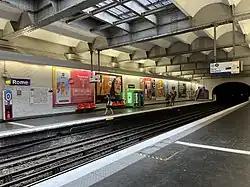 Les quais au niveau du puits central d'aération.