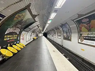 Le quai pour Mairie des Lilas (actuelle direction Rosny-Bois-Perrier) en 2022.