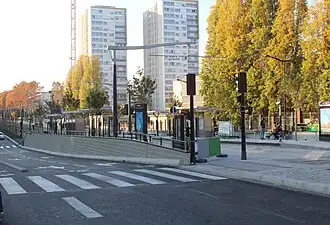 La station Diane Arbus, en remblai comme la station Les Moulineaux du T2.