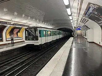 Entrée d'une rame MF 67 en direction de Mairie d'Issy.