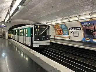 Rame MF 67 entrant en station en direction de Gare d'Austerlitz.