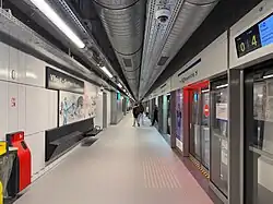 Quai de la station de la ligne 14 en direction de l'aéroport d'Orly.