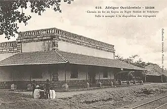 Salle à manger à la disposition des voyageurs.