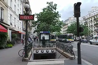 L'accès no&nbsp;1, « Boulevard des Filles-du-Calvaire ».