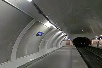 Mur de la station en juin 2013.