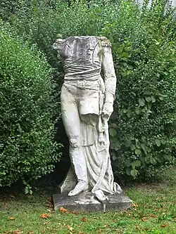 Vestige de la Statue du général de Colbert-Chabanais, lycée militaire de Saint-Cyr.