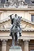 La statue équestre du maréchal Joffre devant l'École militaire, en avril 2010.