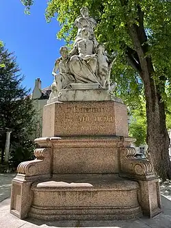 Statue d'Adolphe Picard.