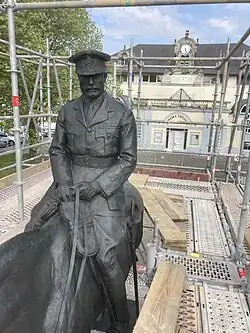 Statue de Douglas Haig en cours de restauration en 2022.
