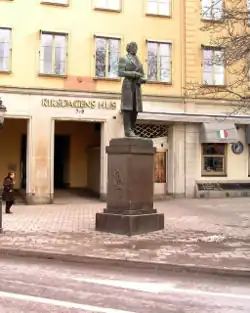 Statue de Lars Johan Hierta.