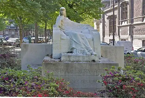 François Sicard, Monument à Sarah Bernhardt (1926).