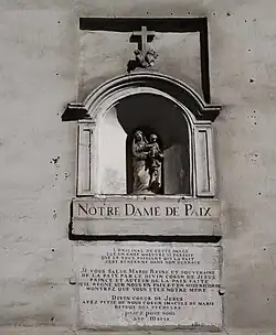 Statue de la Vierge à l'Enfant au no&nbsp;22.