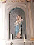 Statue de la Vierge Marie portant l'enfant Jésus.