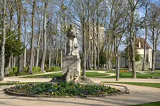 Statue du naturaliste Louis Jean-Marie Daubenton.