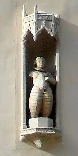 La statue de la Maison natale de Jeanne d'Arc à Domrémy-la-Pucelle (Vosges).