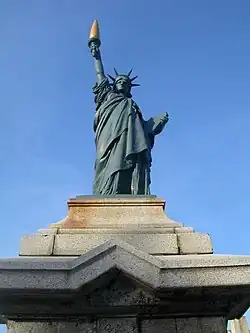 Réplique à Poitiers.