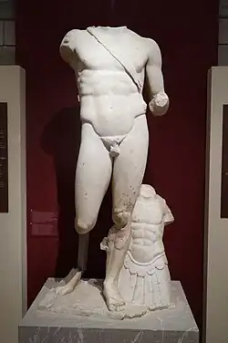 Statue de l'empereur Hadrien dans le style de l'Arès Borghèse. Coronée, IIe&nbsp;siècle&nbsp;av. J.-C..