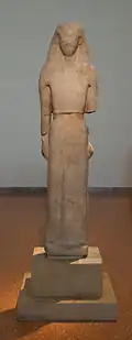 « Artémis de Nicandre », statue dédiée à Artémis par Nicandre à Délos, v. 650-625. Musée national archéologique d'Athènes.