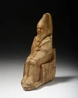 Statuette en travertin de Nynetjer - Rijksmuseum van Oudheden, Leyde (F 2014/6.1).