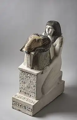 Statue de Penmerenab offrant un naos surmonté d'une tête de bélier. Entre 1292 et 1190 av. J.-C., Nouvel Empire. Museo Egizio, Turin, C. 3032.