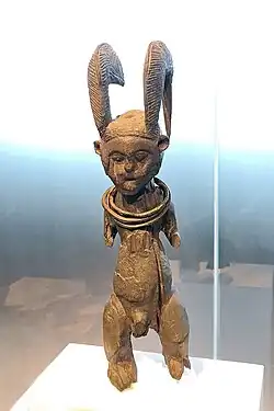 Statuette en bois sculpté malwambi,.