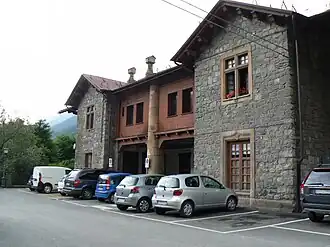 La gare de Morgex, dont le style architectural, comme toutes les gares de la haute Vallée d'Aoste, s'inspire à l'Ôla d'Introd.