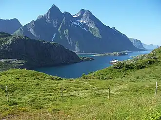 Paysage du Steinfjord, sur la côte ouest de Vestvågøya.