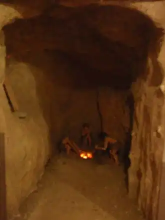 Reconstitution de la grotte d'Azikh au musée historique d'Artsakh&nbsp;(en)