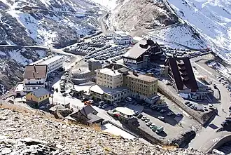 Le départ du téléphérique, juste au-dessus du col.