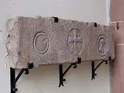 Linteau roman de l'ancienne église romane (XIIe)