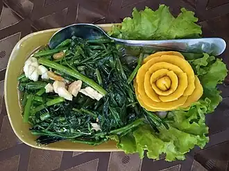 Un pad pak boong avec du liseron d'eau