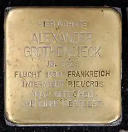 La Stolperstein d'Alexandre Grothendieck, apposée au n°165 Brunnenstrasse, Berlin-Mitte, où il habitait avec ses parents.