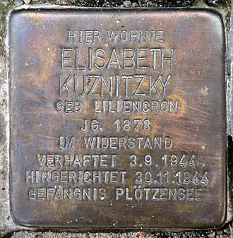 La plaque de sa mère, Elisabeth Kuznitzky.