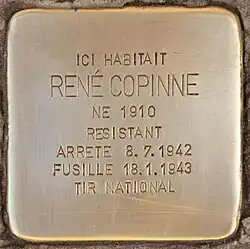 Pavé de mémoire en cuivre enchâssé dans le sol portant le nom de René Copinne