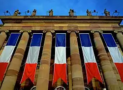 Strasbourg, pavoisement du 11 novembre 2012 sur l’Opéra du Rhin.