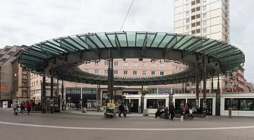 Straatsburg, Place de l'Homme de Fer á Strasbourg vue de jour.