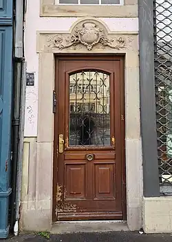 Porte au no&nbsp;11bis.